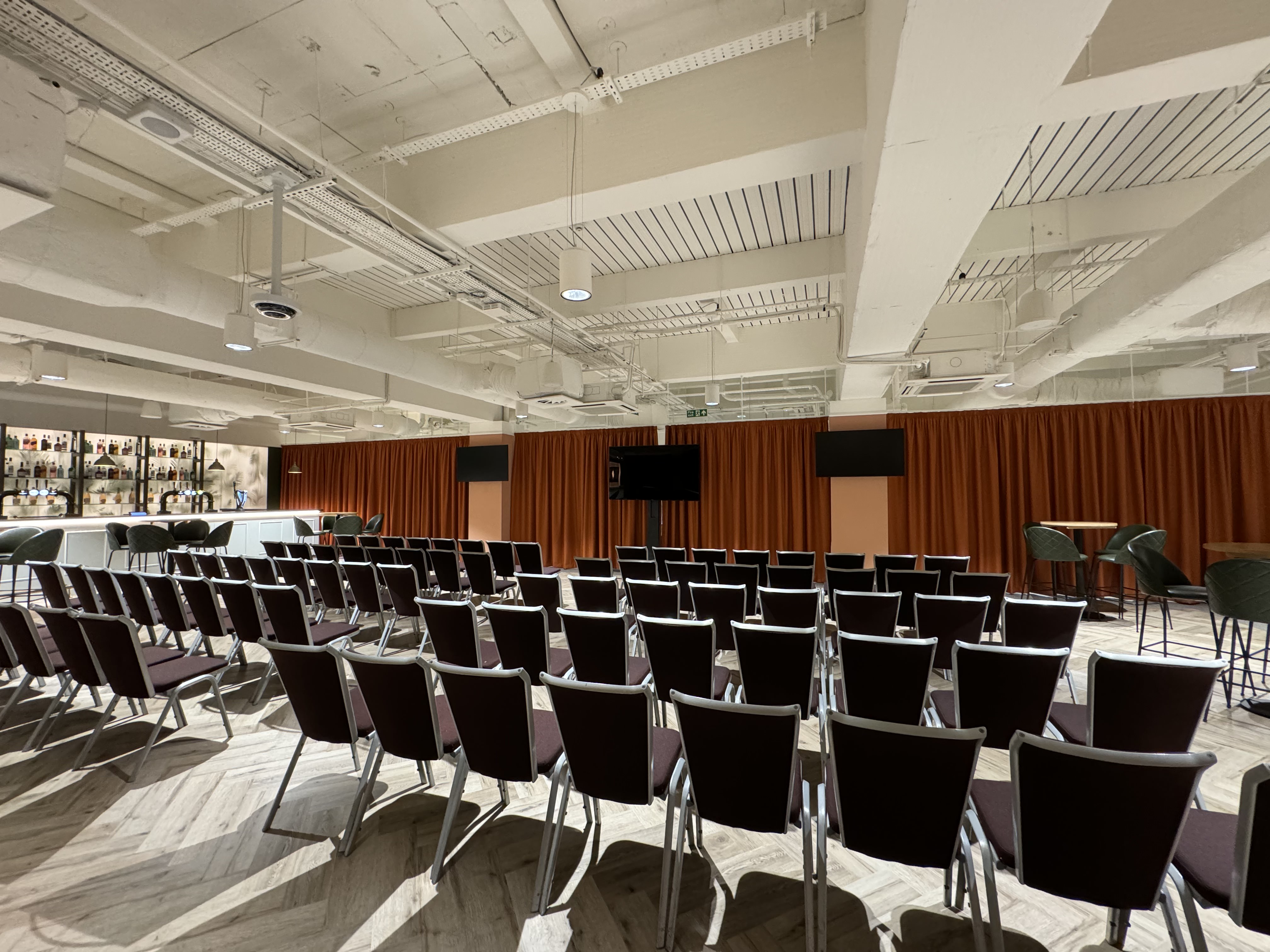 Allianz Suite at Twickenham Stadium, modern seminar space with dual screens for presentations.