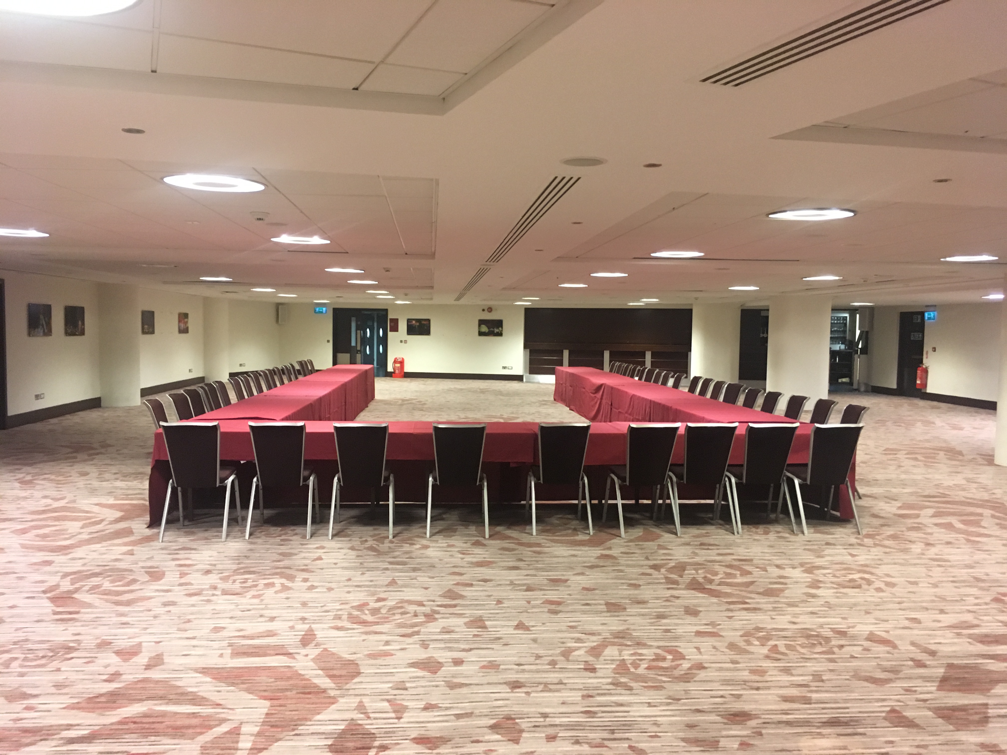 Nightingale Suite at Allianz Stadium, Twickenham: elegant U-shape meeting room for workshops.