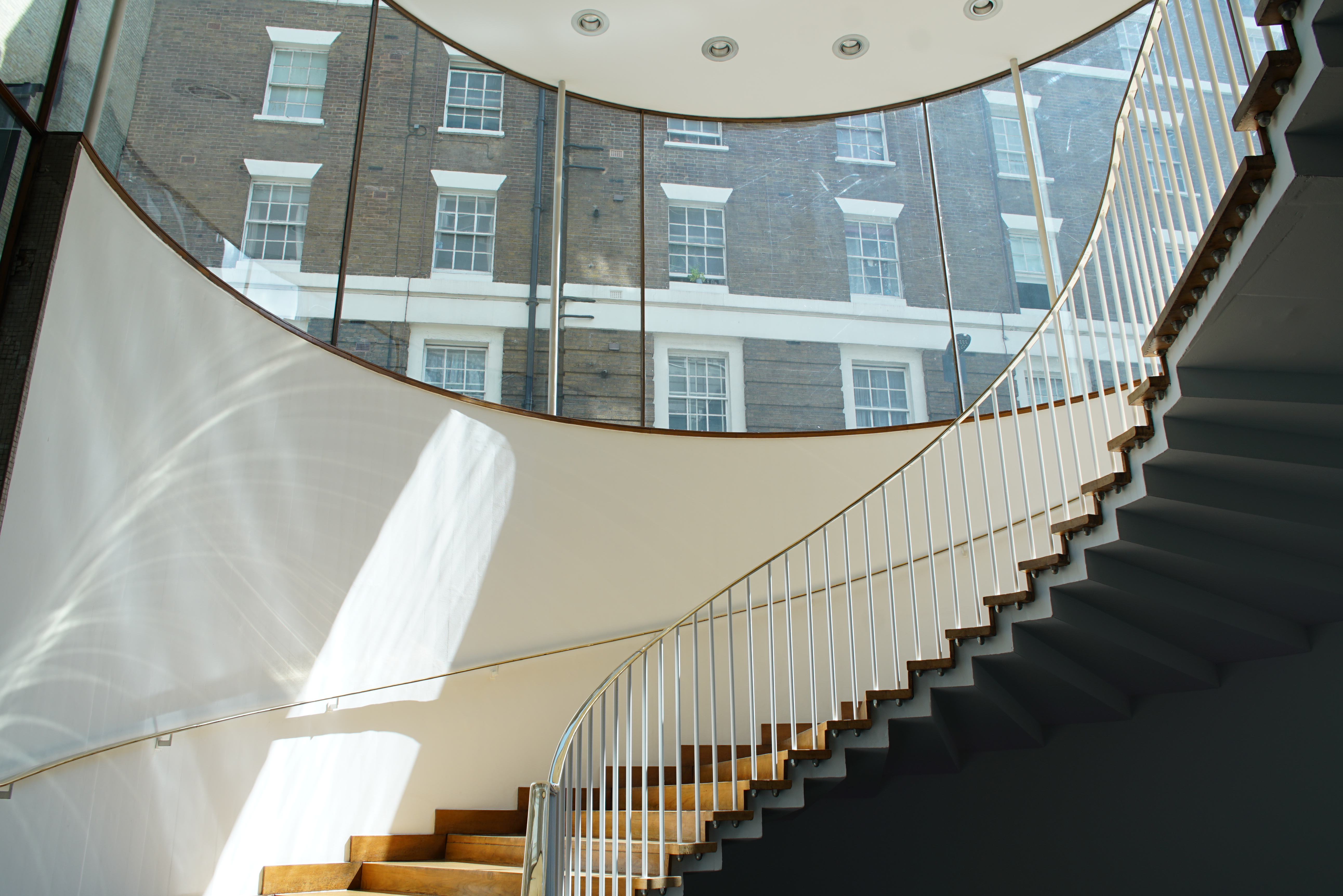 Foyer - xtjb34jw5b3.JPG