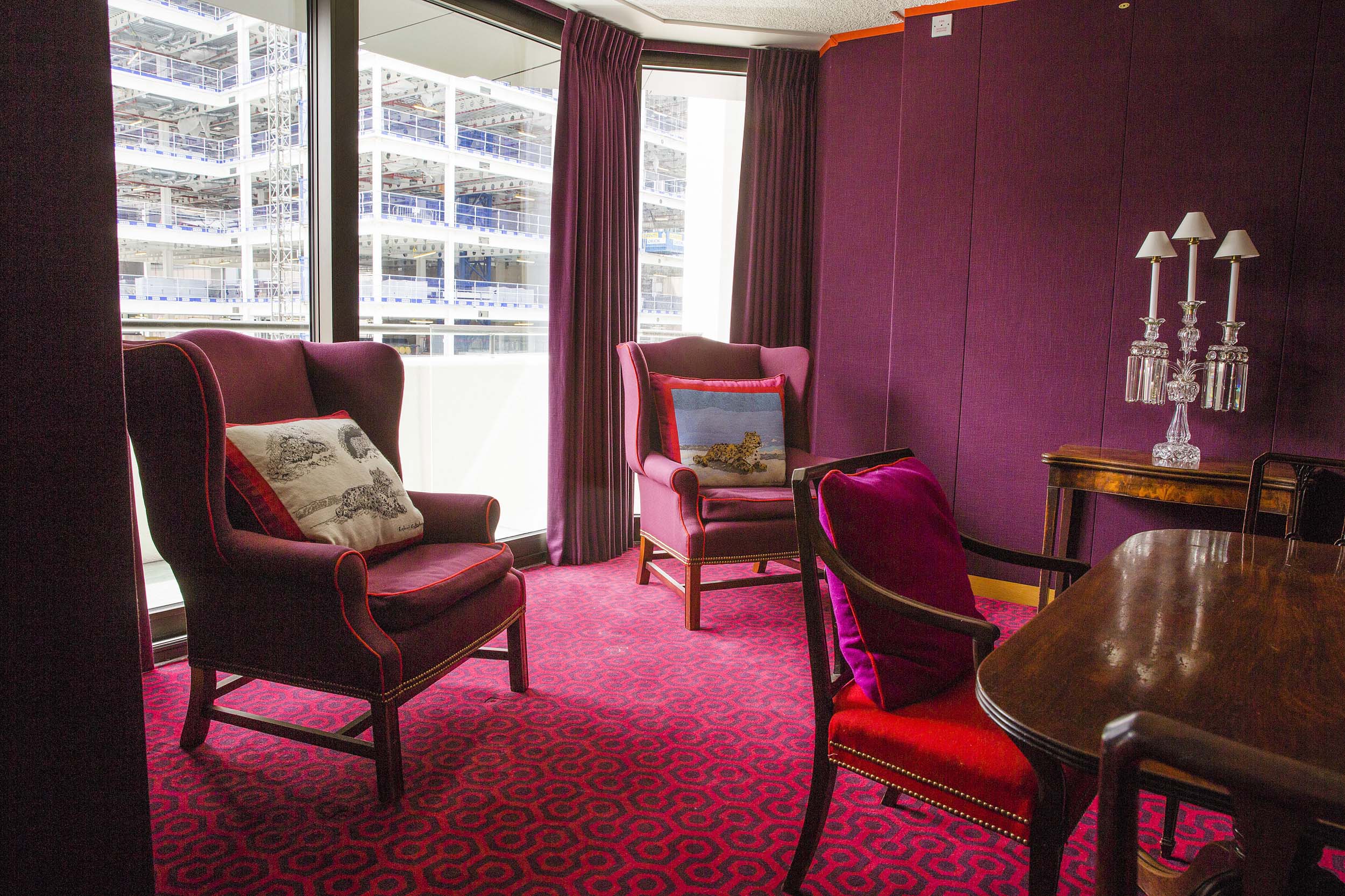 Elegant dining room in Salters' Hall, perfect for intimate meetings and brainstorming sessions.
