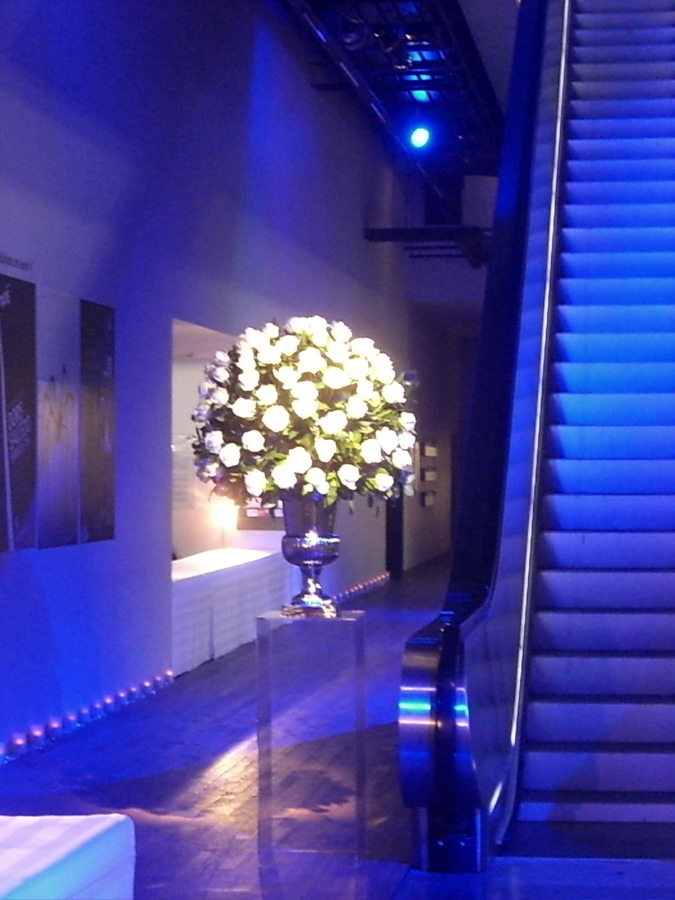 Elegant floral arrangement with white roses at Tate Modern for high-end events.