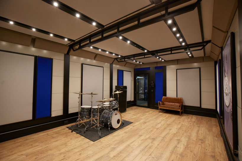 Rehearsal studio in London with drum set, ideal for creative workshops and team-building events.