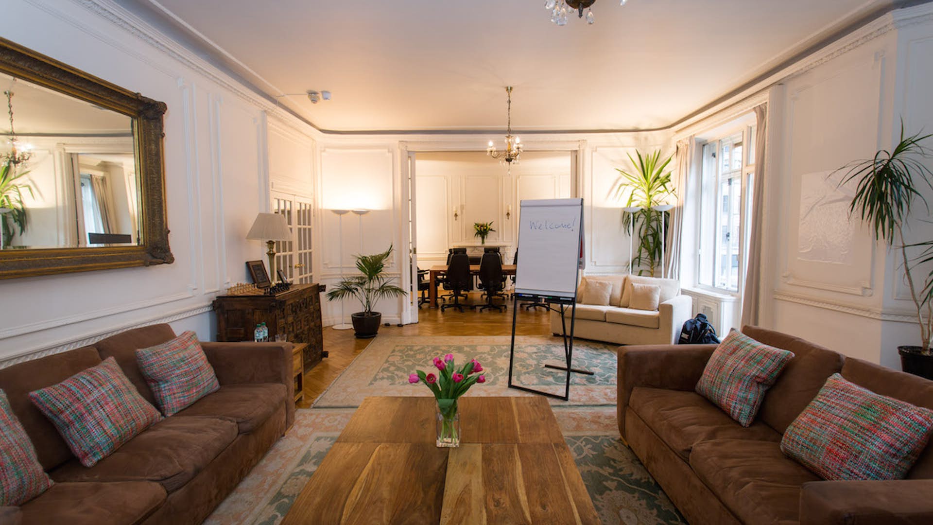 Boutique boardroom with elegant decor, ideal for creative workshops and team meetings.
