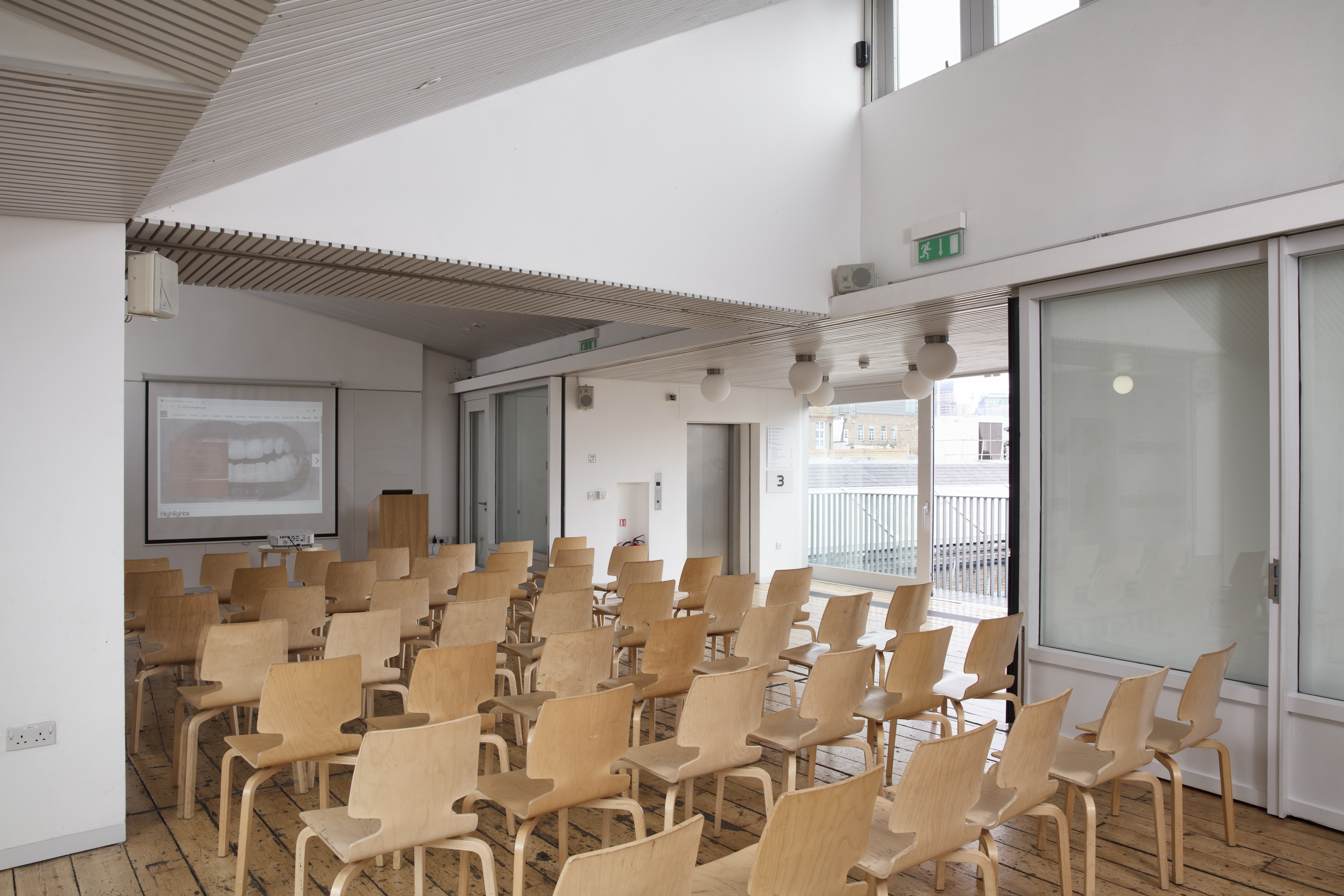 Creative Studio - 1usldd2z300.jpg