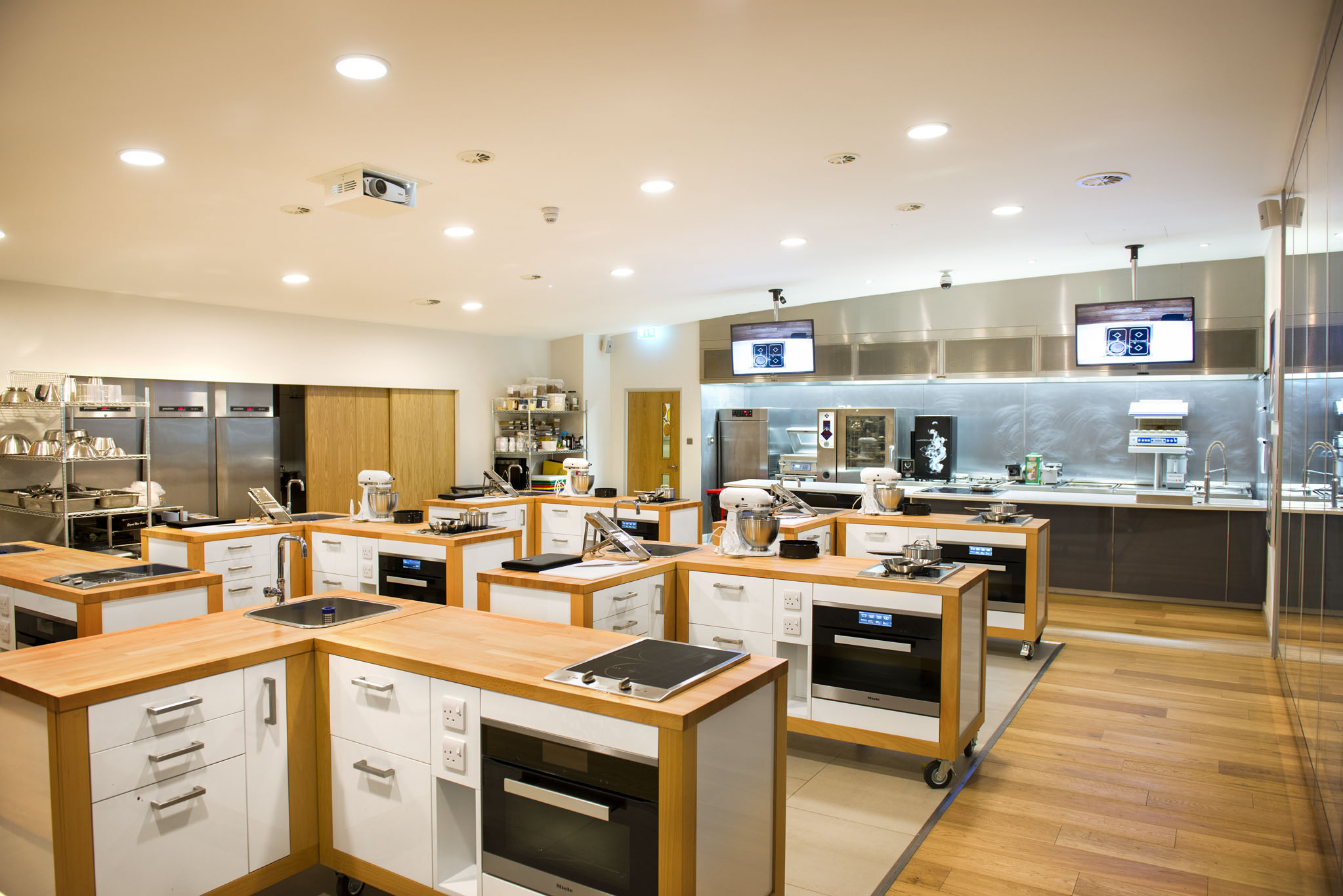 Modern culinary studio with high-end appliances for interactive cooking classes and events.