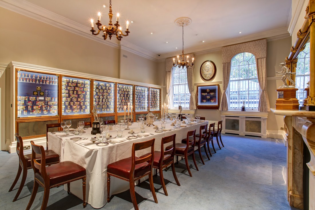 Elegant dining room in HAC with fine tableware, perfect for corporate events.