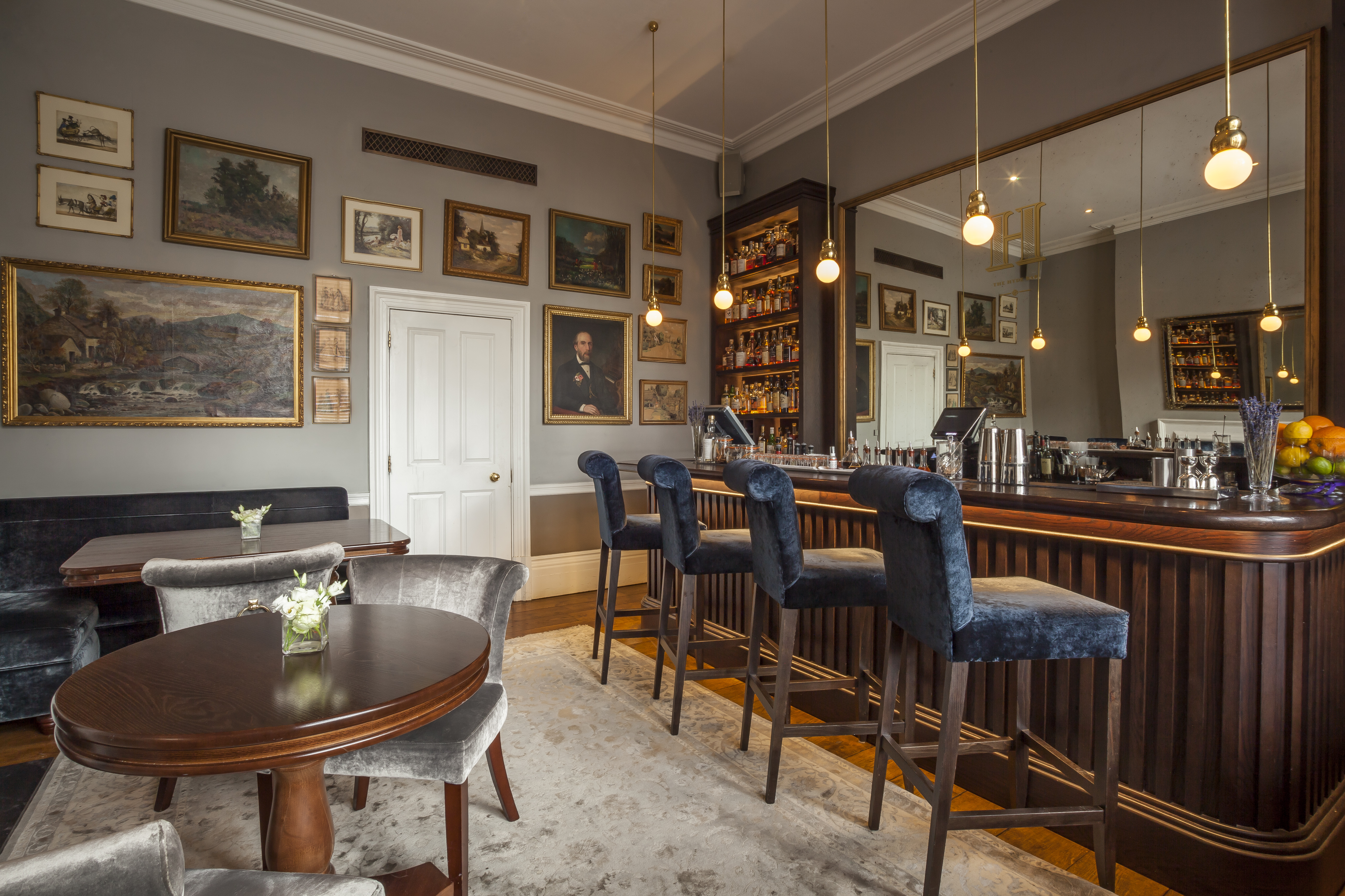 Hyde Restaurant & Bar in London, elegant venue for intimate gatherings and networking events.