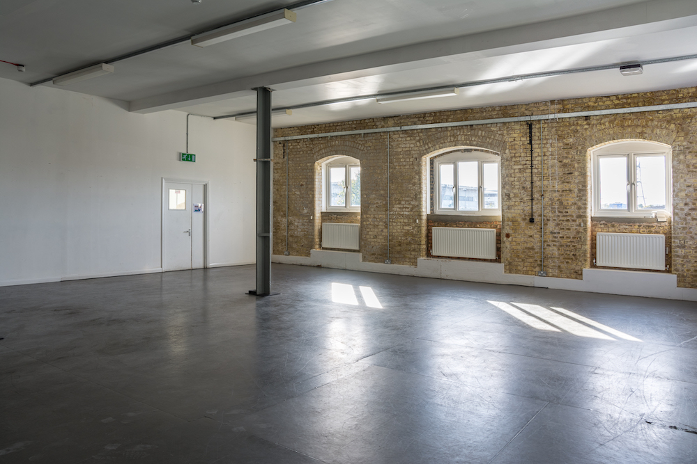 Fishing Smack Studio: versatile event space with exposed brick, ideal for workshops and networking.