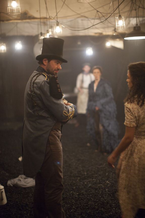 Bar - 3aq4i43mfb5.JPG