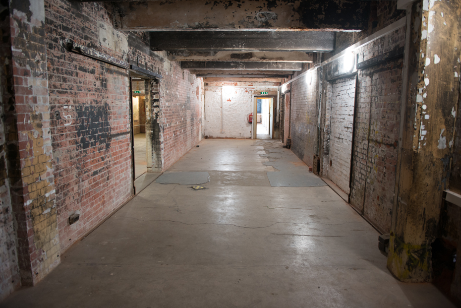 Bar - agjdr5mbf3h.jpg