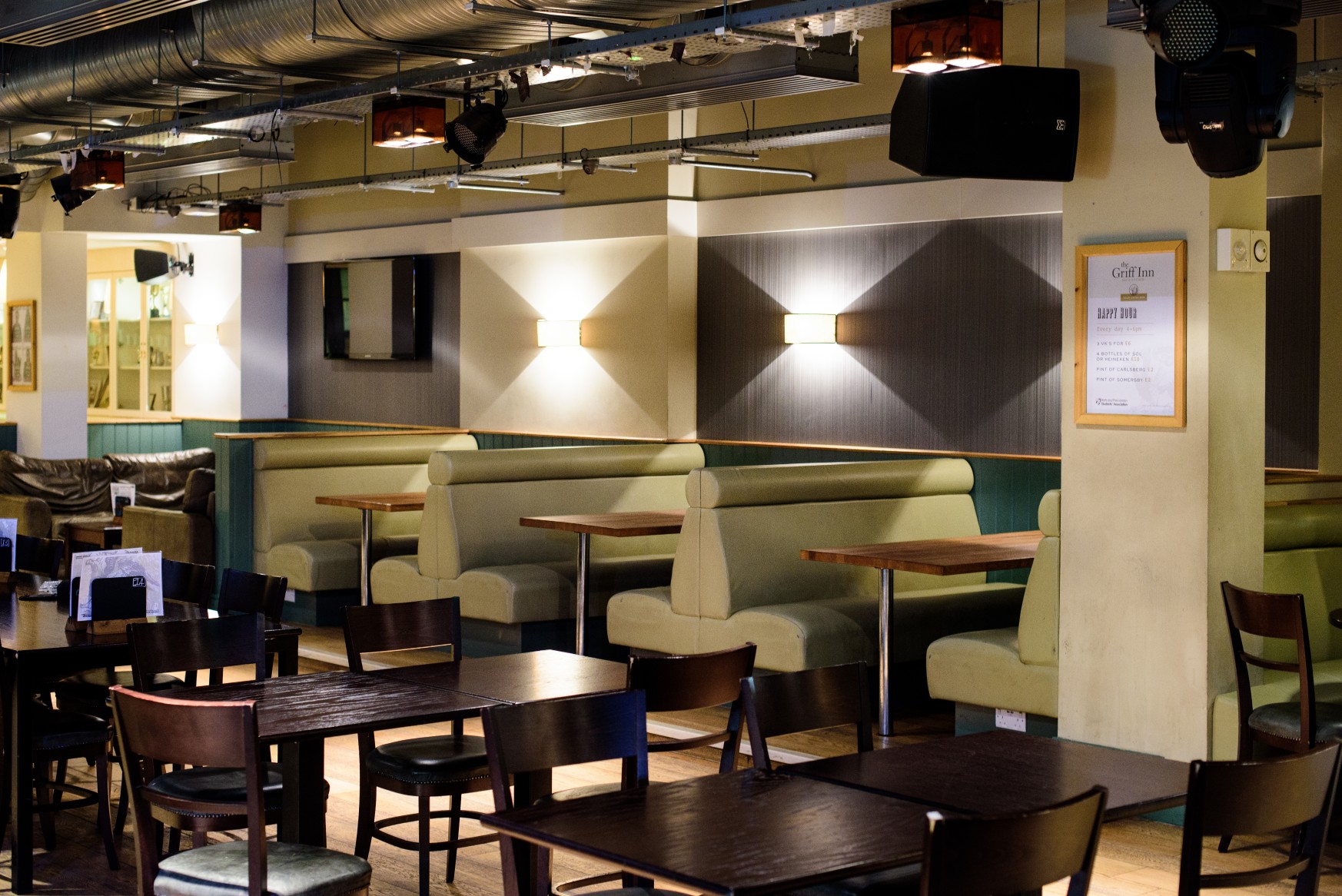 Modern event space with cozy booths at Griff Inn Bar & Kitchen for gatherings and meetings.