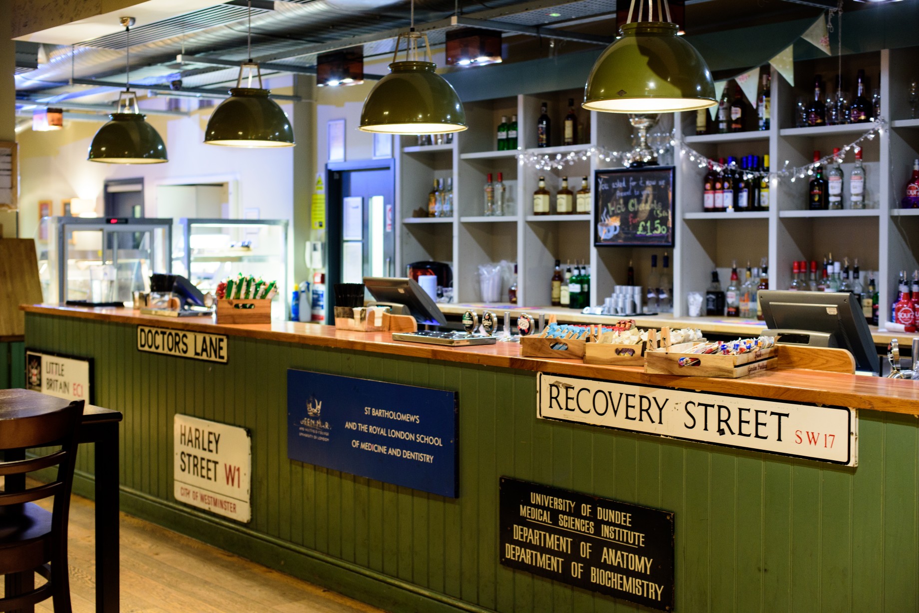 Main bar at Griff Inn: inviting space for networking events with ample seating.