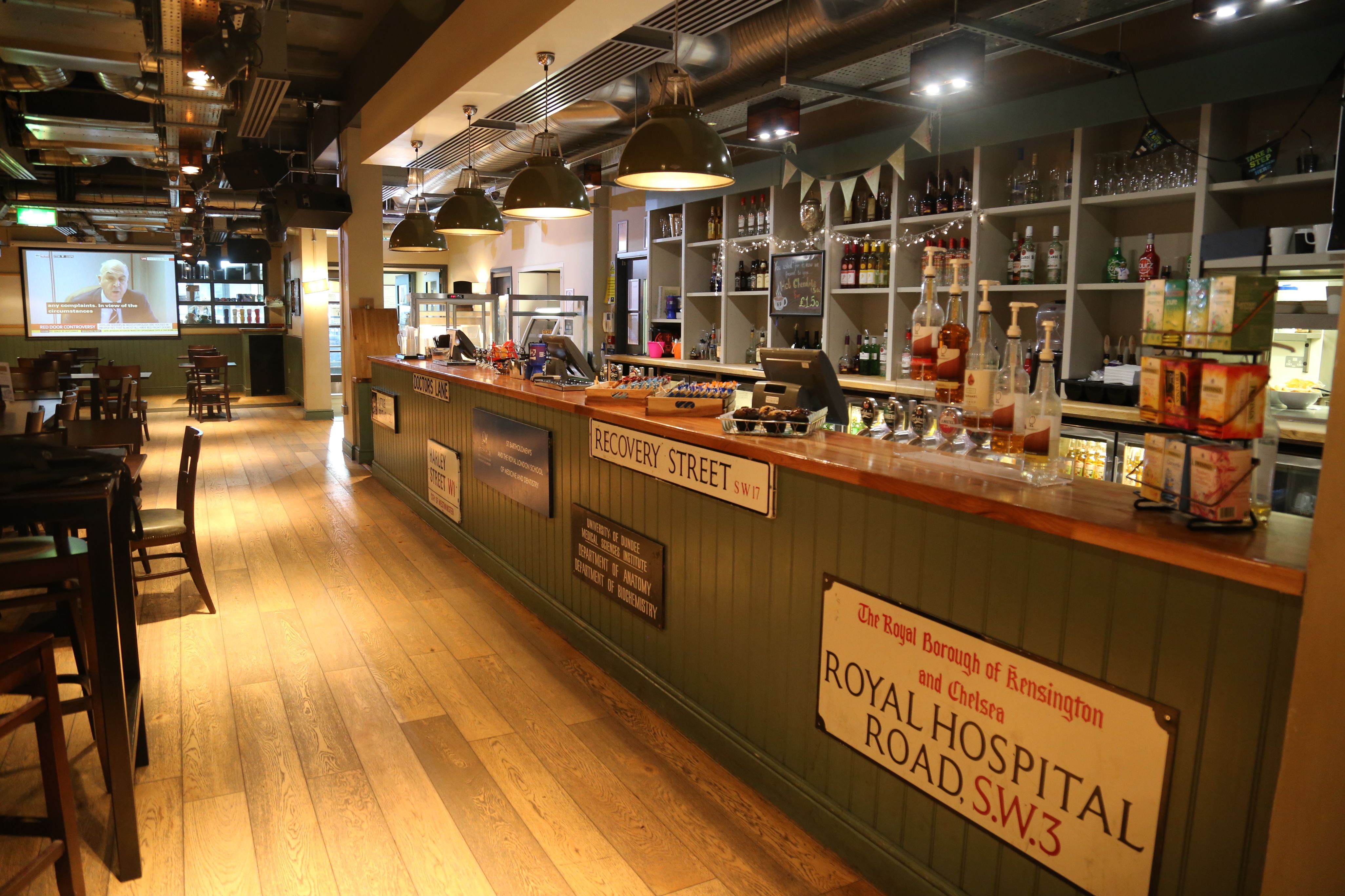 Spacious bar at Griff Inn, perfect for networking events and gatherings.