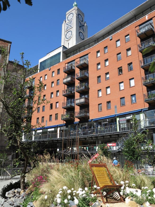 Courtyard & Platform - pduxr40dm35.JPG