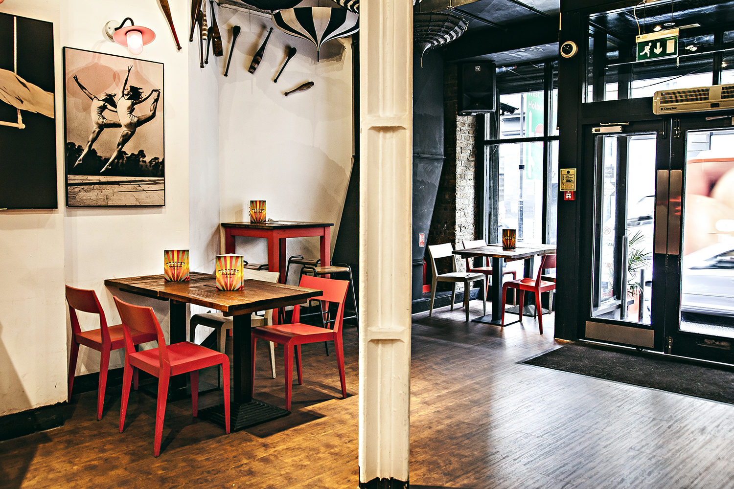 The Main Bar - k520elrr0sb.jpg