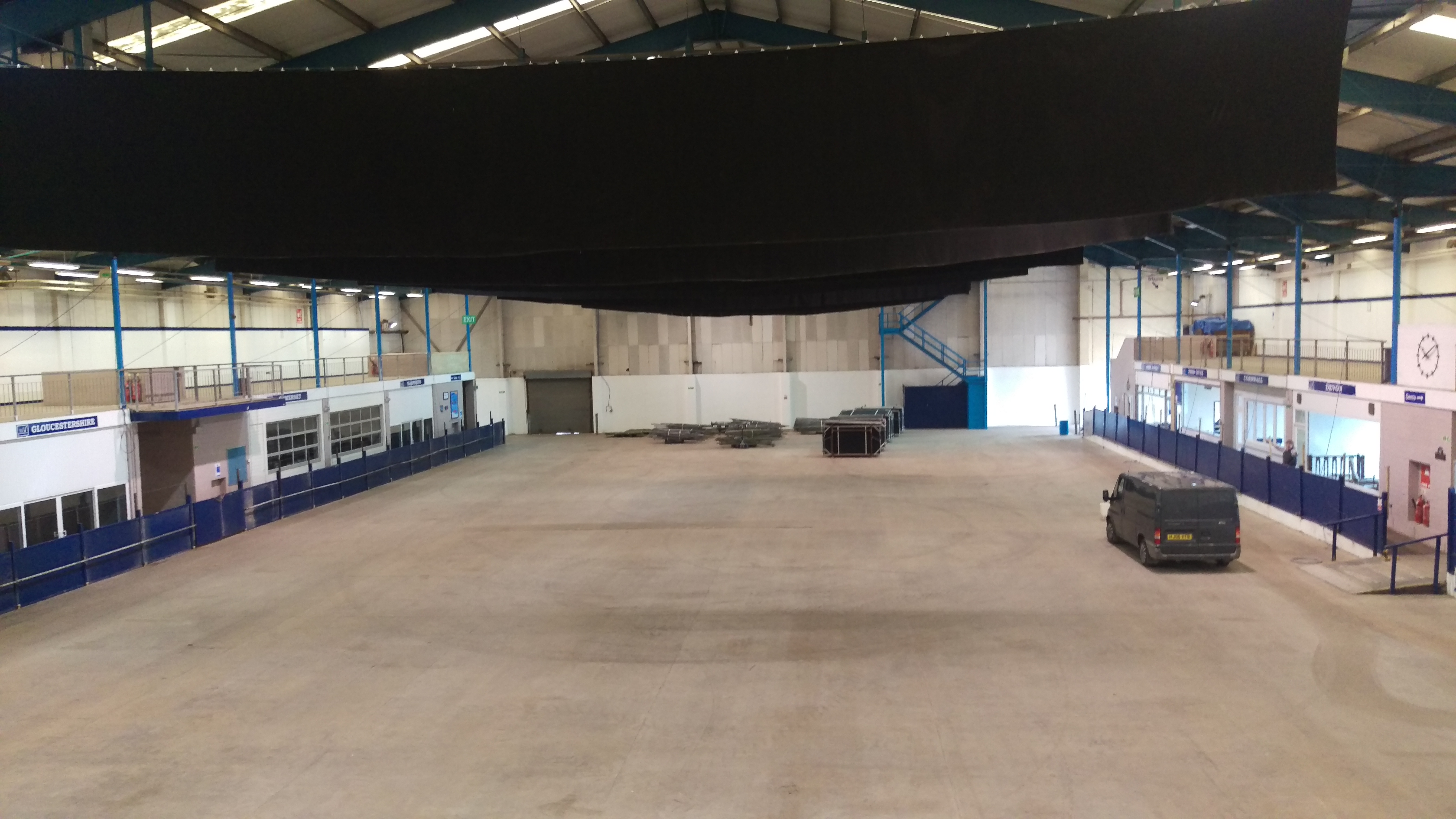 Spacious Showering Pavilion venue with high ceilings for exhibitions and conferences.