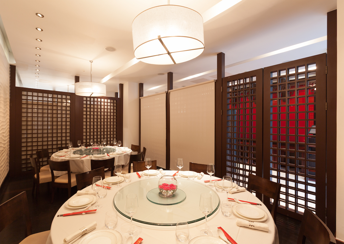 Private dining room with round table, ideal for intimate meetings and events.