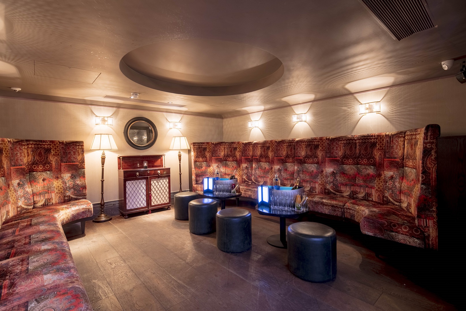 Stylish lounge at 100 Wardour Street, perfect for intimate meetings and networking events.
