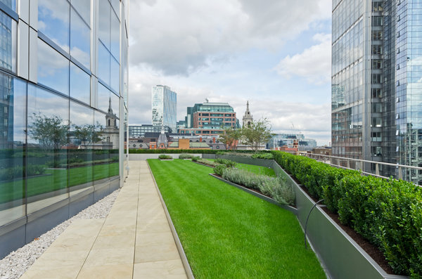 Modern rooftop garden in Liverpool Street, ideal for corporate events and networking.
