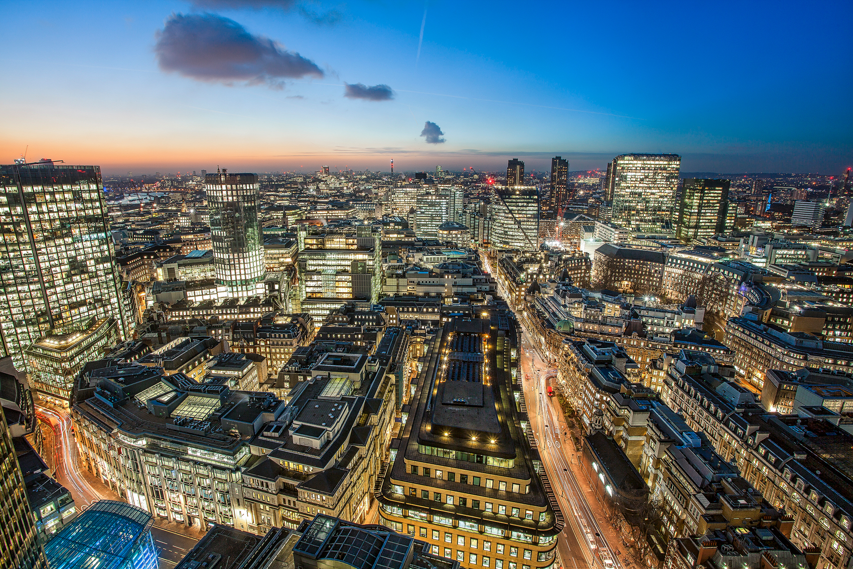 Panoramic city skyline at dusk, ideal for networking events and gala dinners.