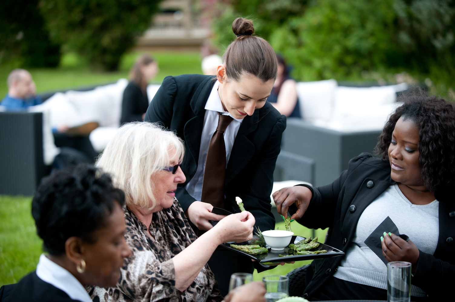Sophisticated outdoor reception on Ravens Ait Island with elegant appetizers and attentive service.
