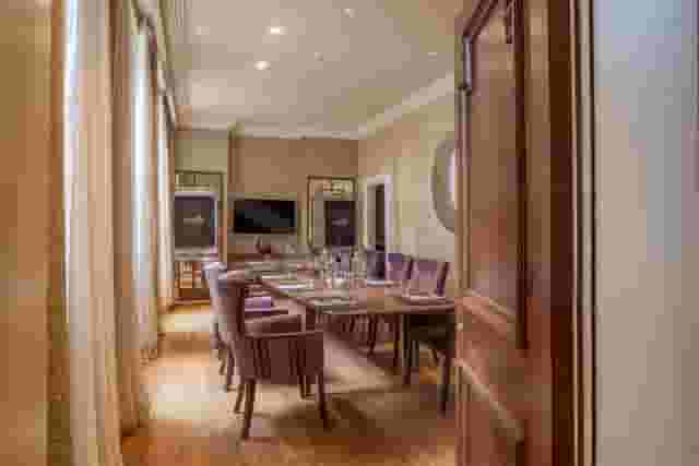 The Roseate, Reading
