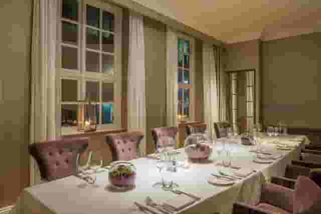 The Roseate, Reading