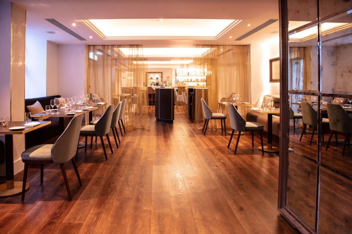 Sophisticated dining space in The Roseate, Reading for corporate events and gatherings.
