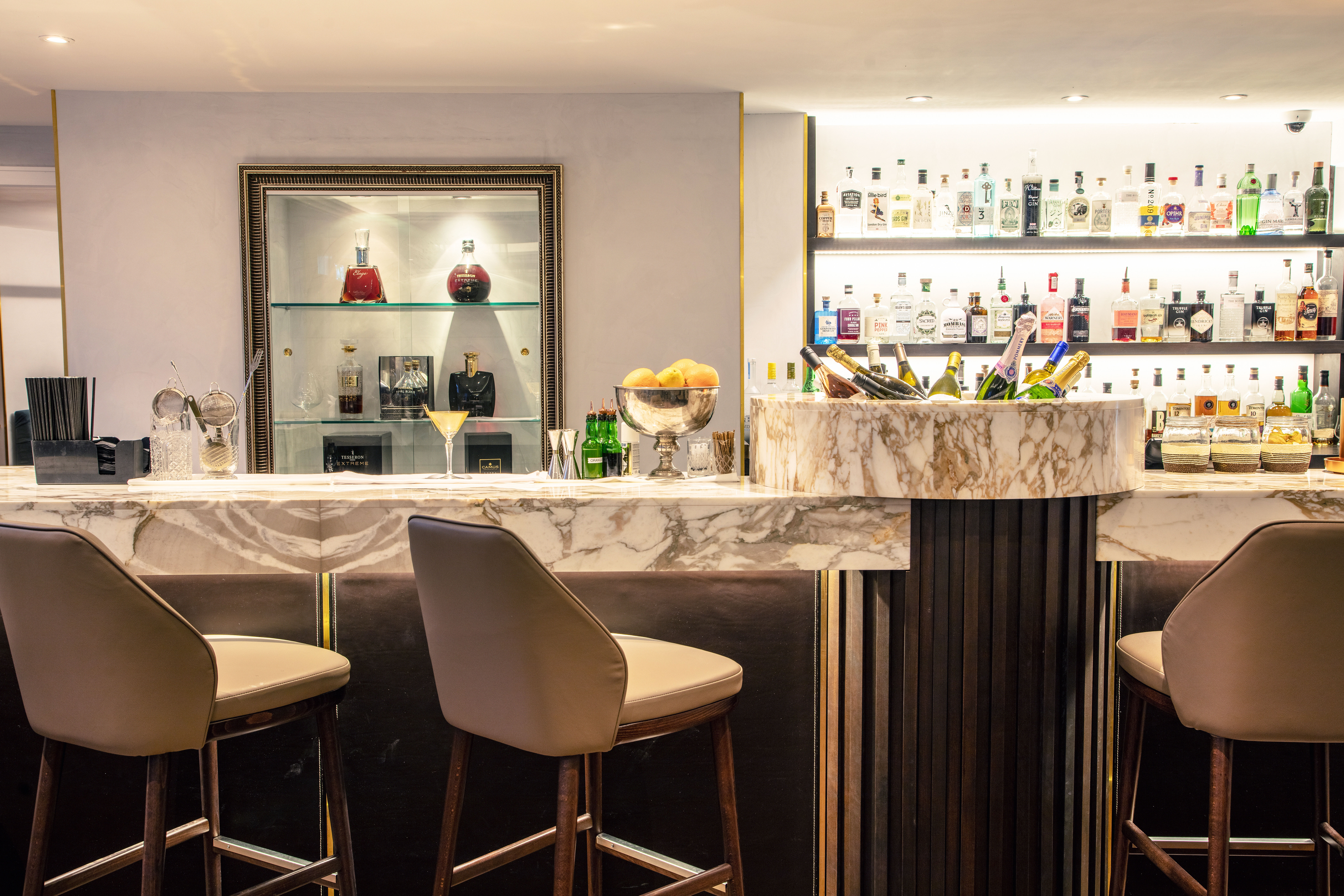 Modern bar in The Roseate's Reading Room, ideal for networking events and social gatherings.