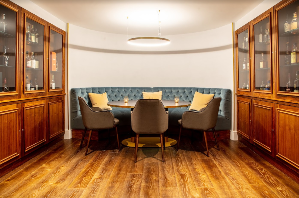 Stylish meeting space with plush seating in The Roseate, ideal for intimate gatherings.