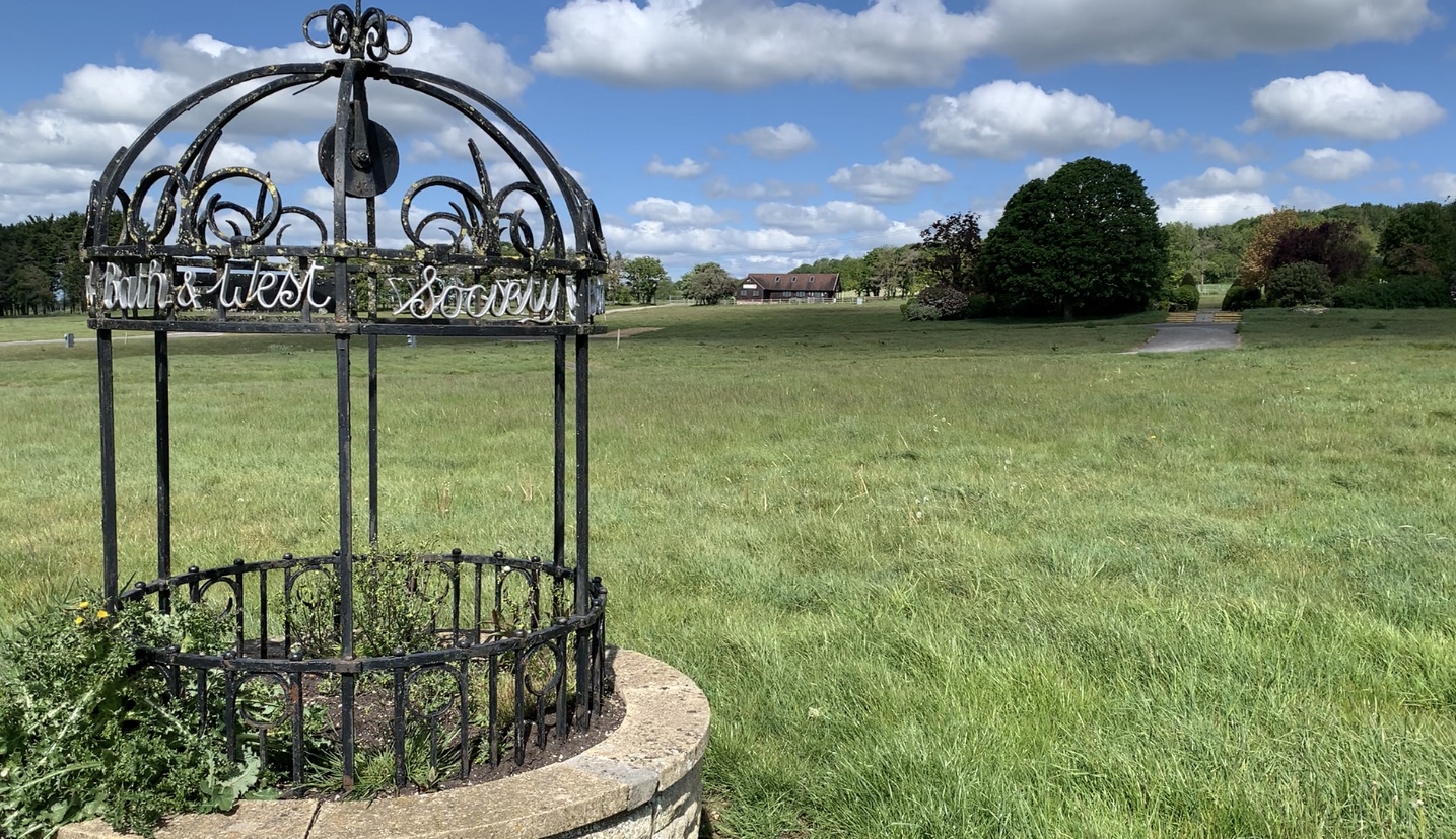 Outdoor events venue with wrought-iron structure, ideal for weddings and corporate retreats.