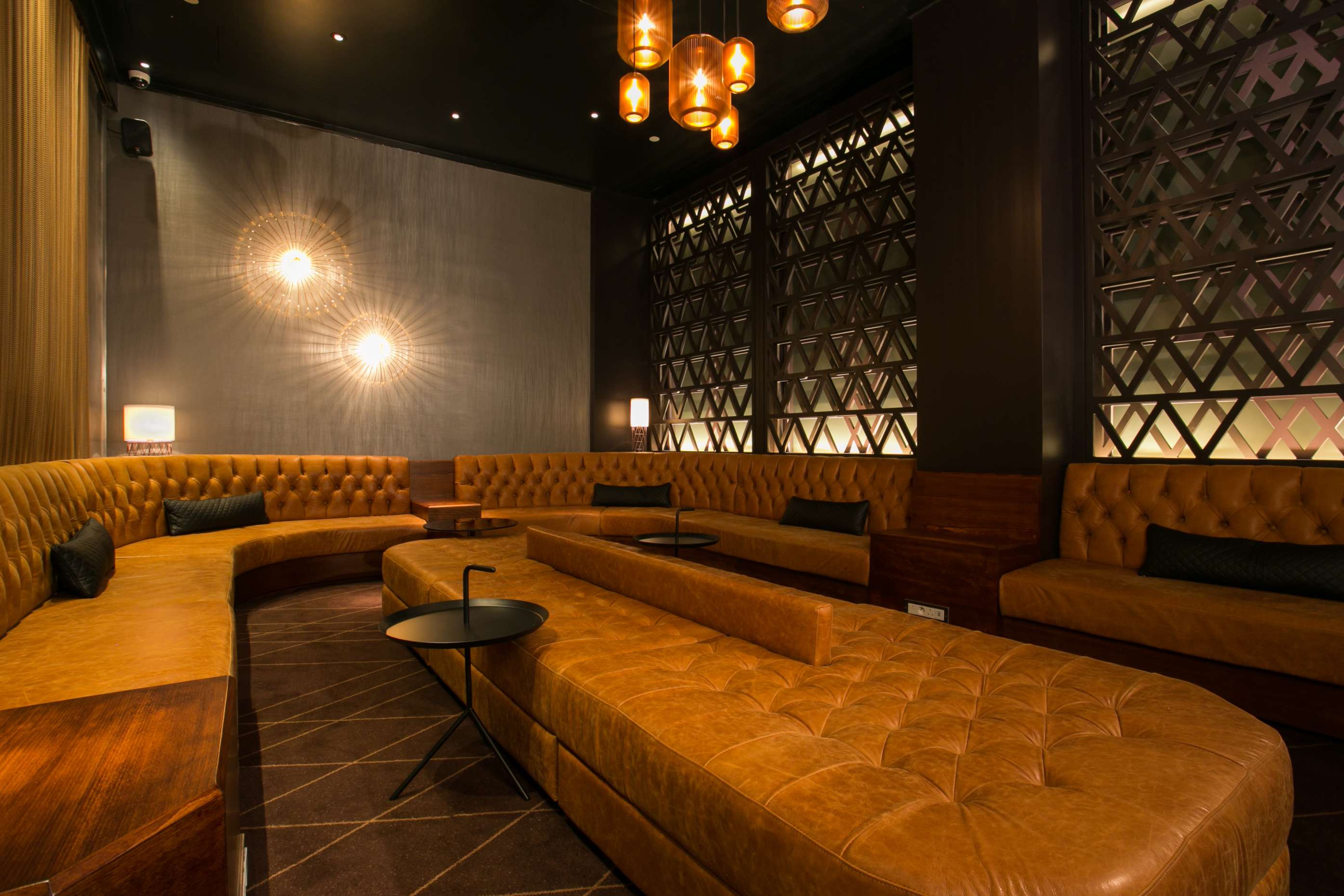 Stylish TwoRuba Bar lounge at Hilton London, ideal for networking events and gatherings.