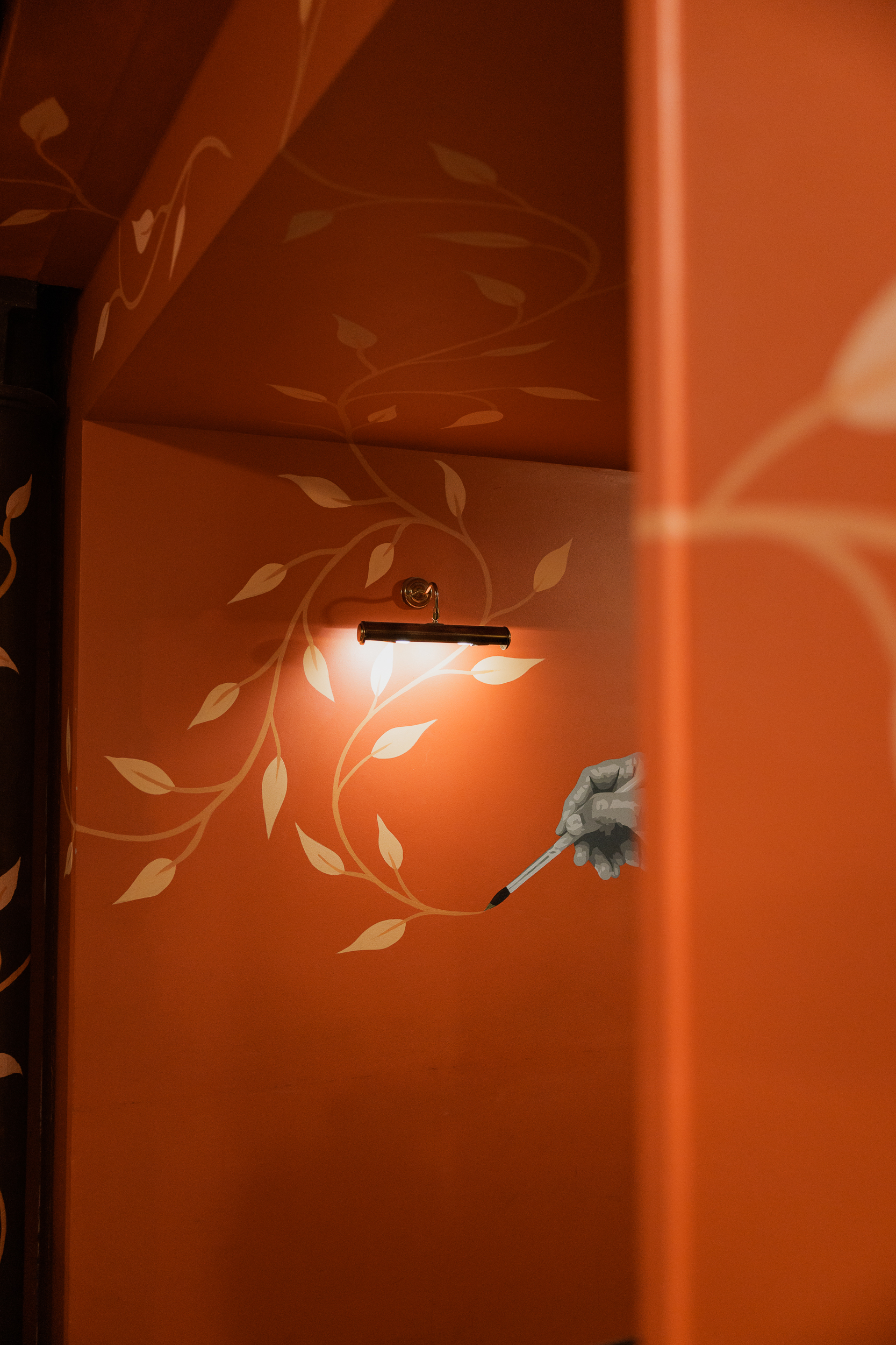 Artistic wall in Parlour, Bleeding Heart; ideal for creative workshops and brainstorming.