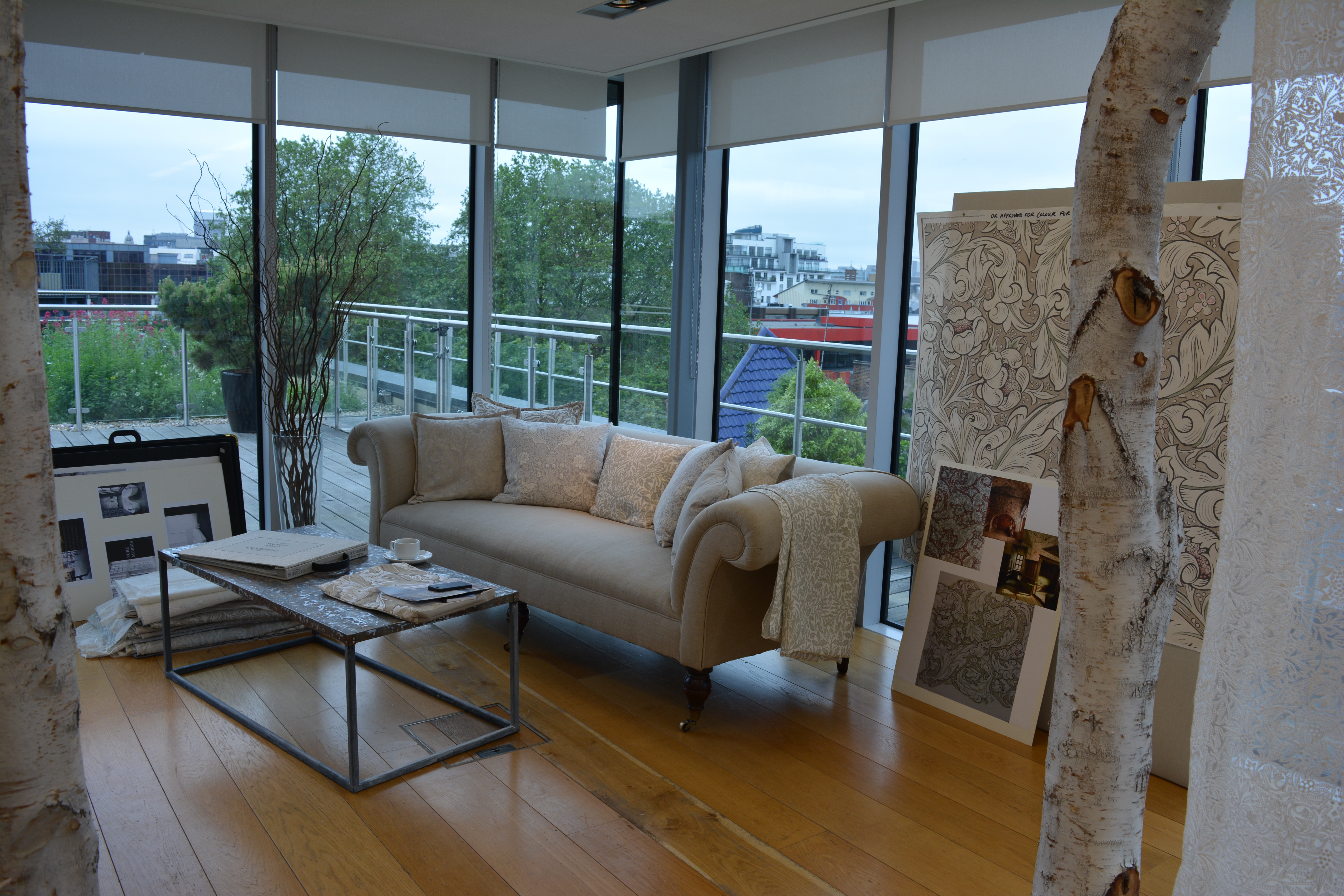 Agas Harding Conference Room: modern lounge for networking and informal meetings.