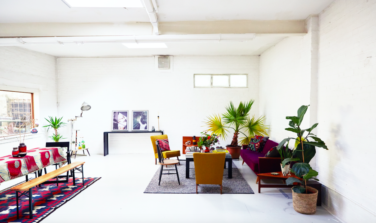 Stylish event space in BLANK100 with modern decor, perfect for meetings and workshops.