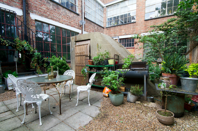 STUDIO - xyijfpabupk.png