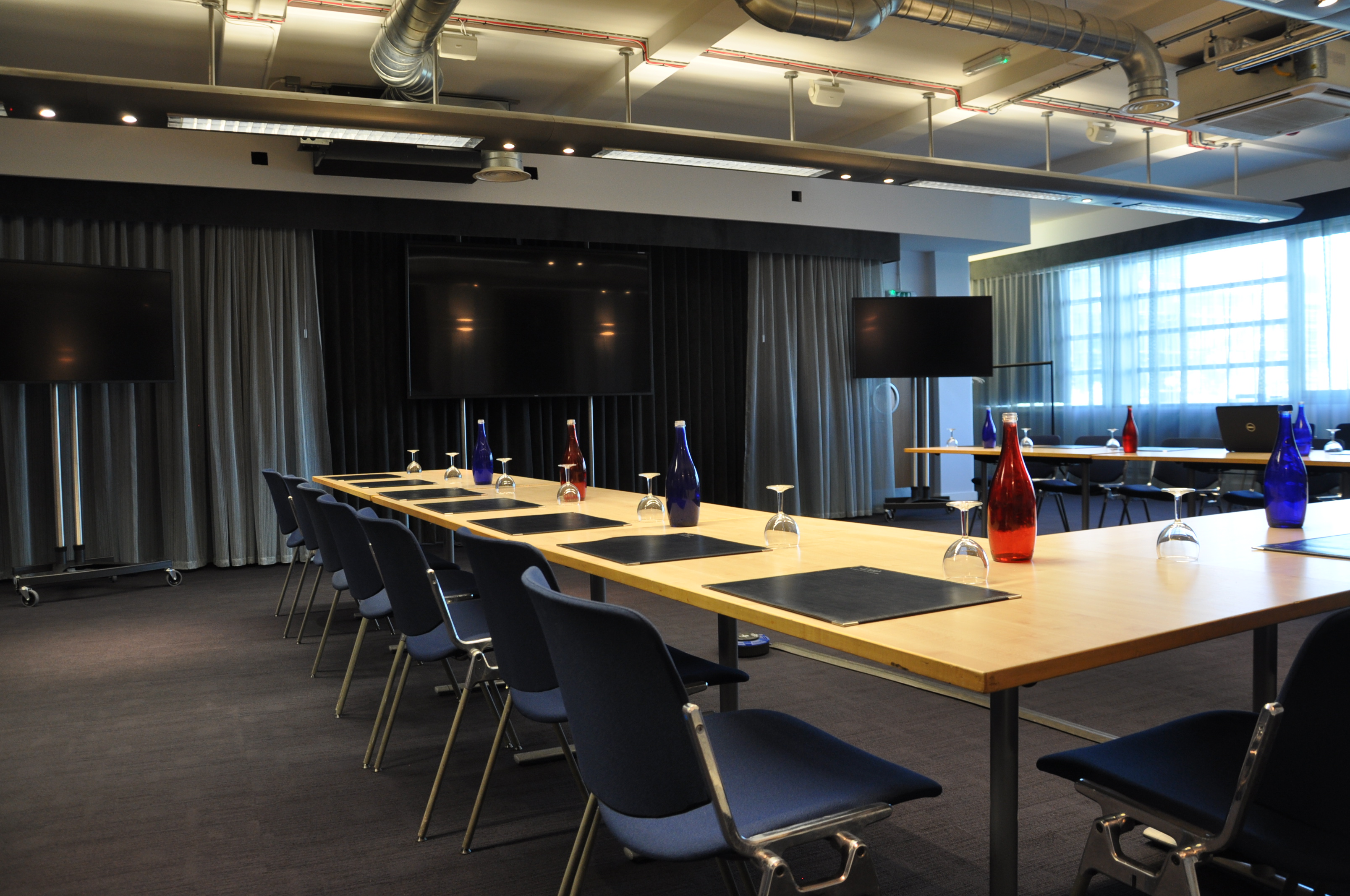 Modern meeting room in Bessemer Suite, ideal for professional events and presentations.