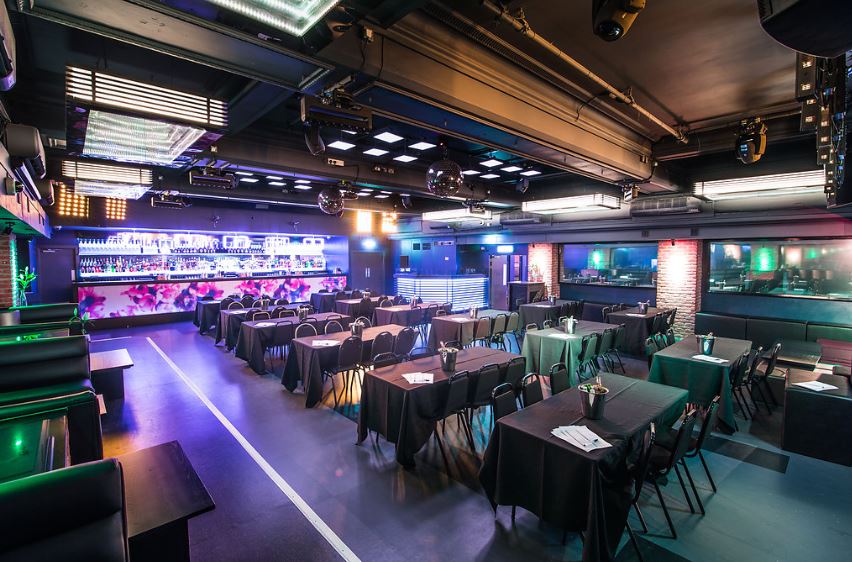 Versatile event space in Sway with modern decor for meetings and conferences.