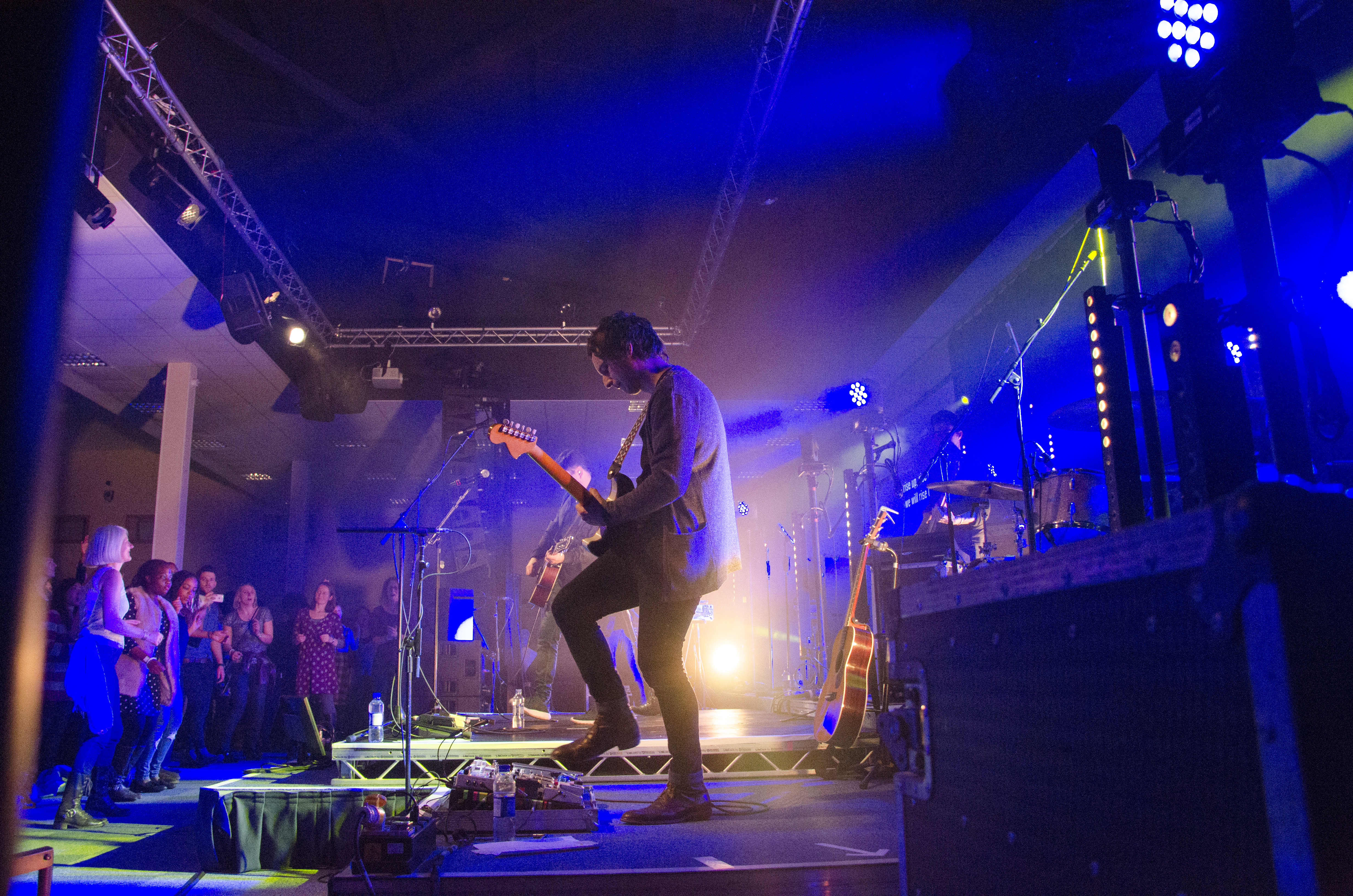 Thames Hall live music event with vibrant lighting and engaged audience in Oxford.