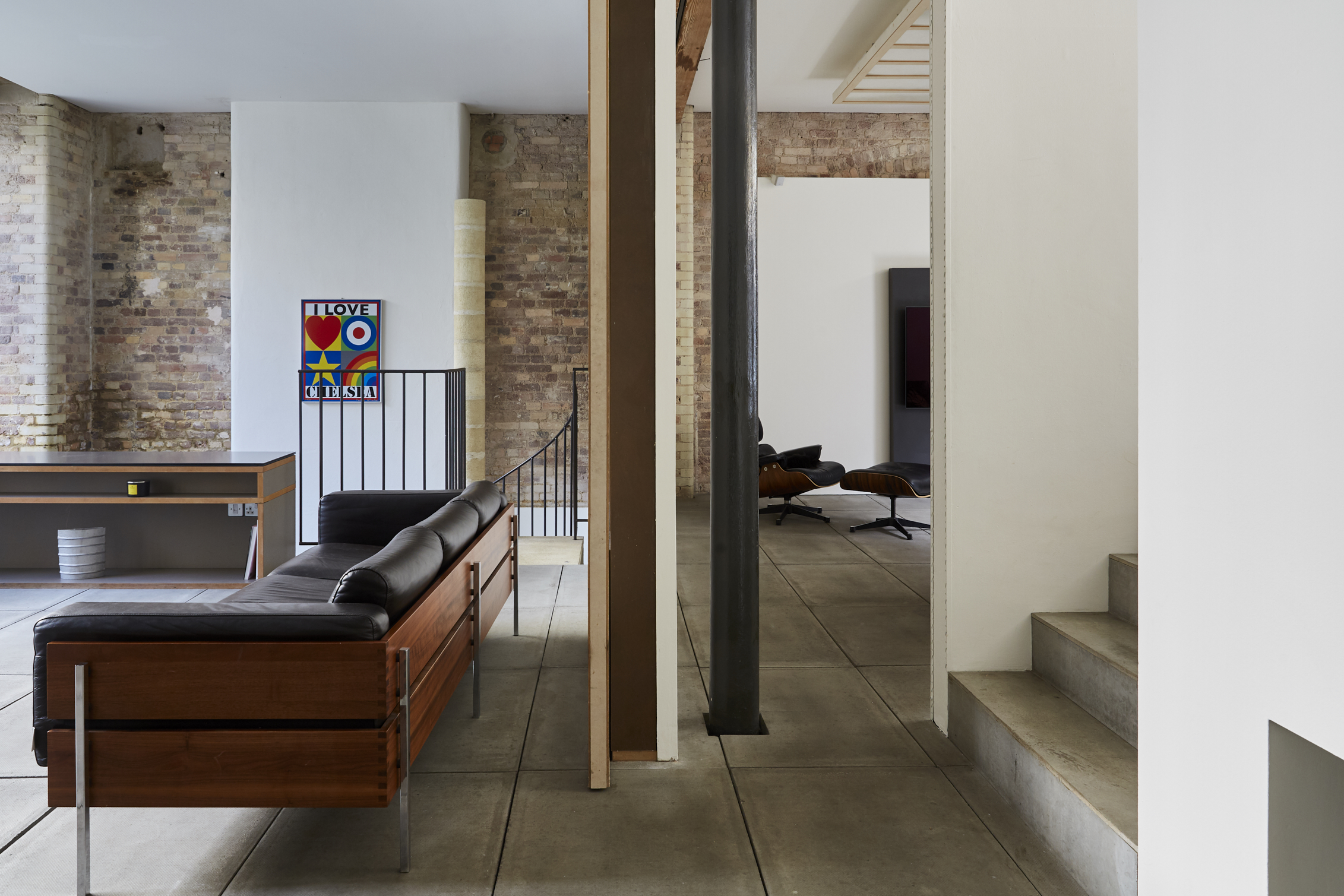 Modern open-concept meeting space in Dingley, Sizona for creative brainstorming sessions.