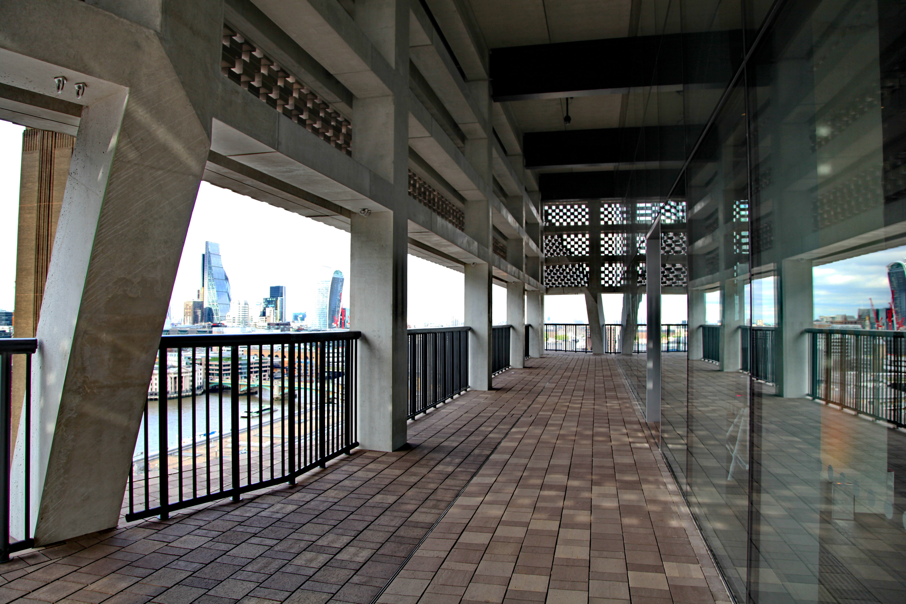 Level 10 Viewing Terrace at Tate Modern, spacious venue with city views for events.