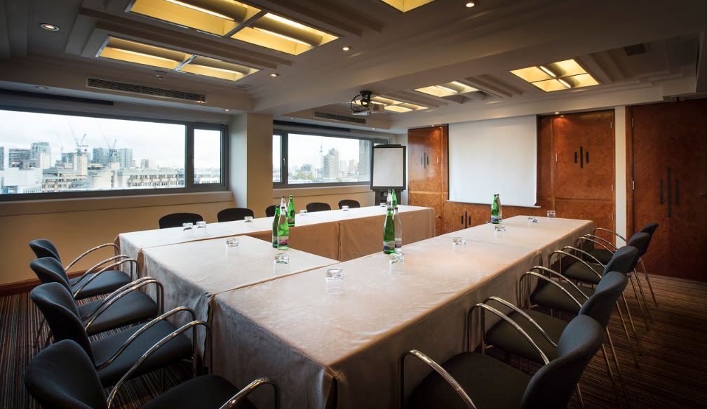 Golden Hind meeting room with U-shaped table, ideal for professional gatherings and presentations.