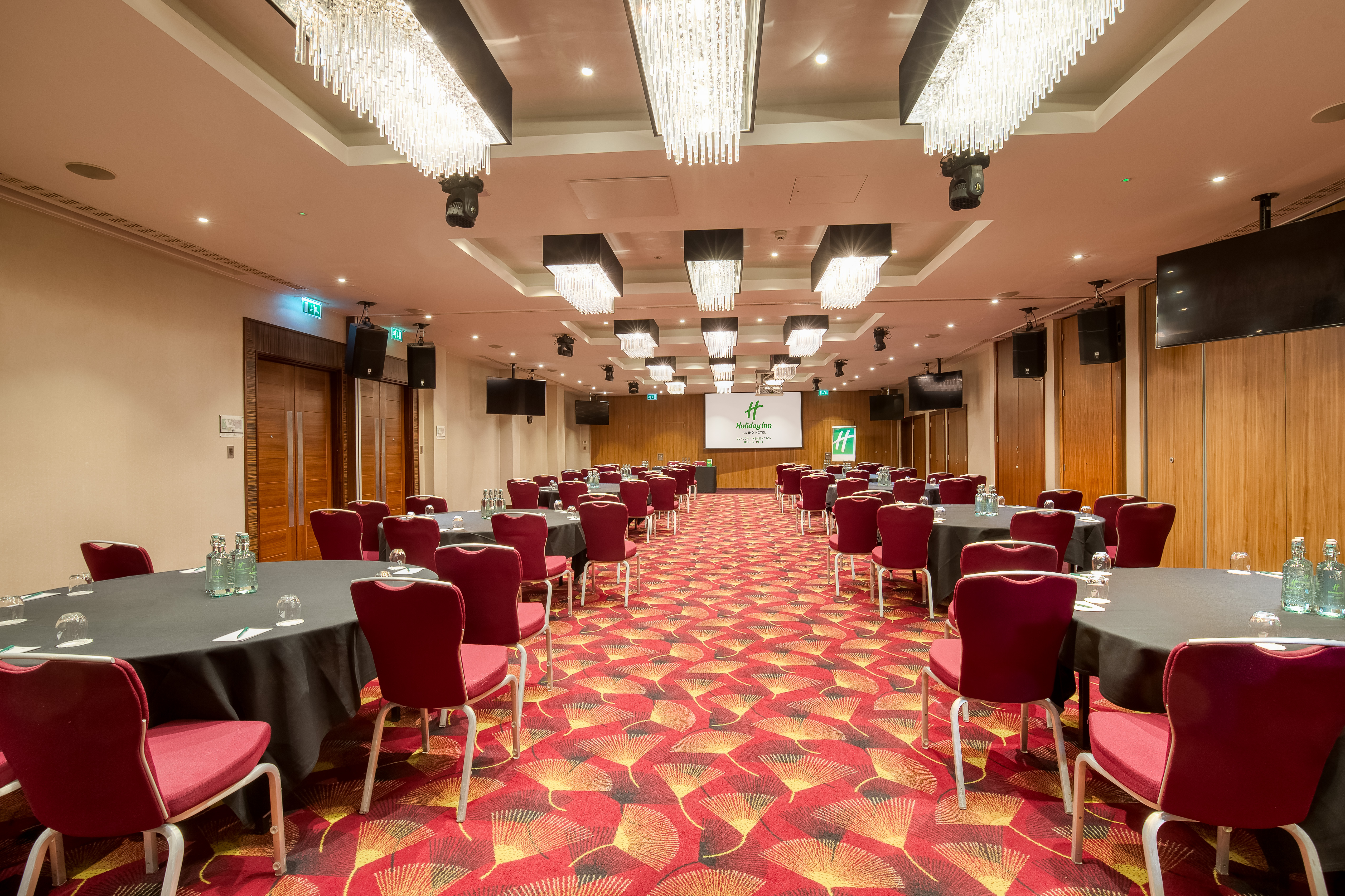Balmoral Suite at Holiday Inn Kensington: elegant meeting space for corporate events and gatherings.