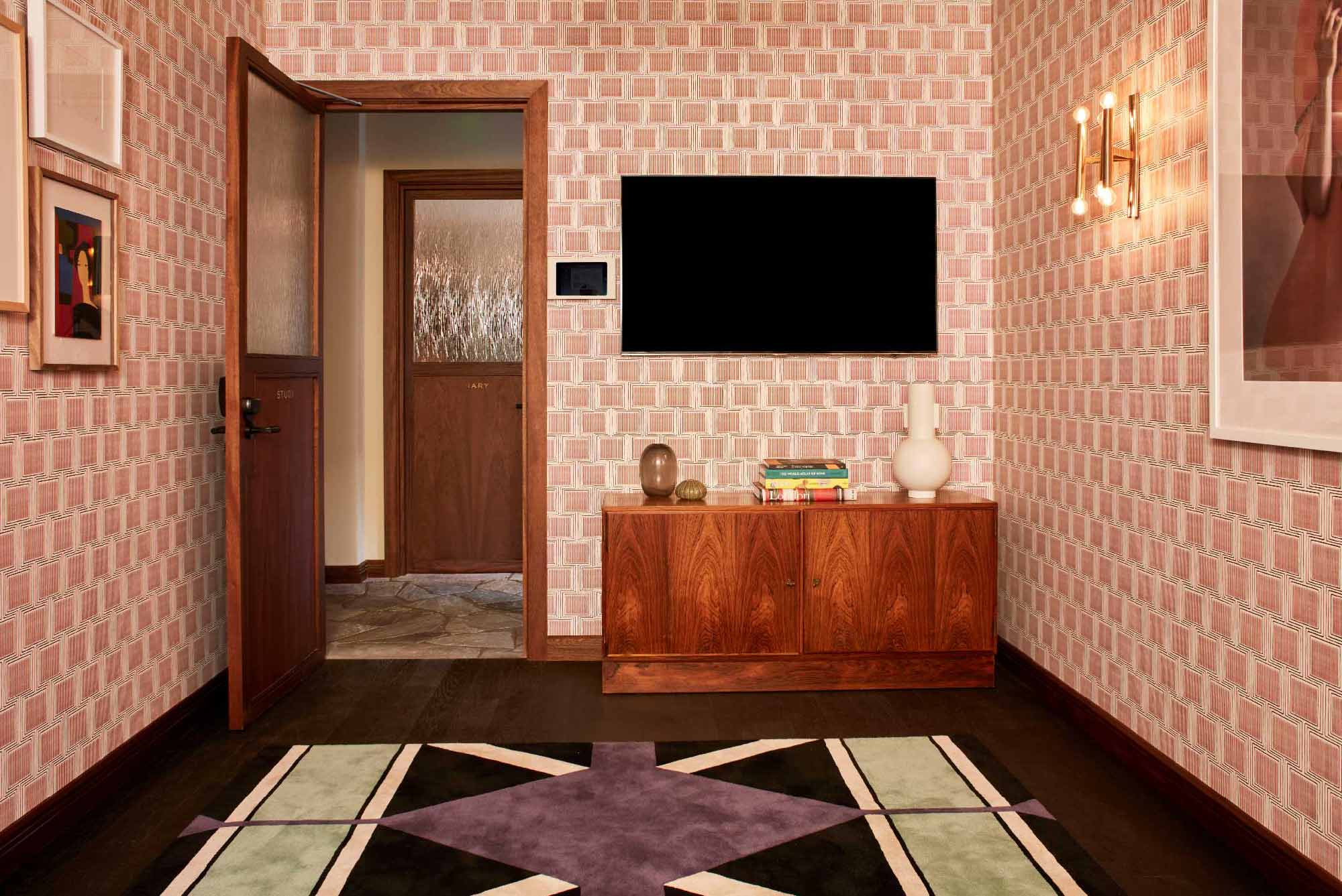 Study - 2kxdcm4cjt4.jpg