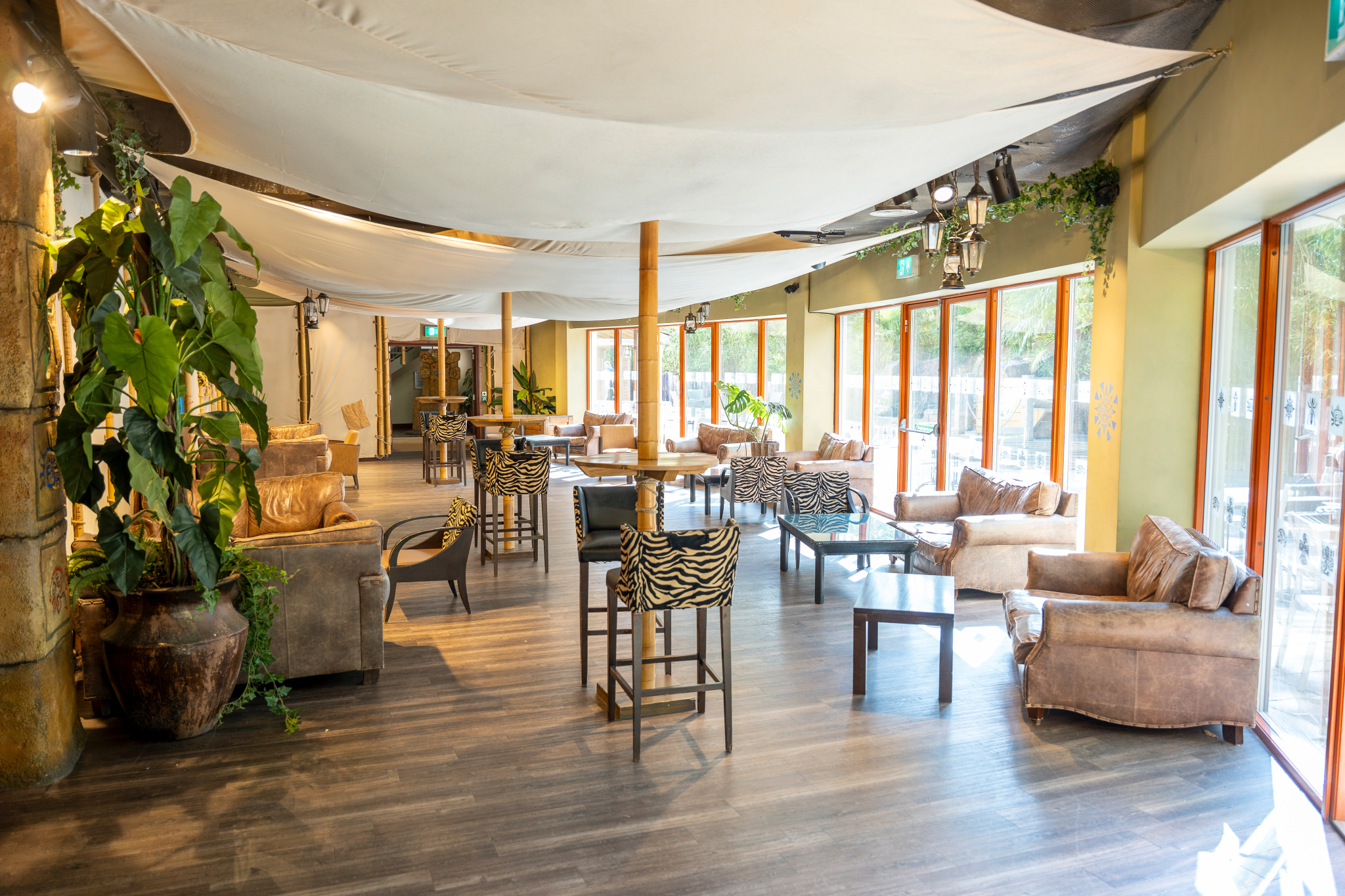 Temple Restaurant & Bar event space with natural light, ideal for networking and meetings.