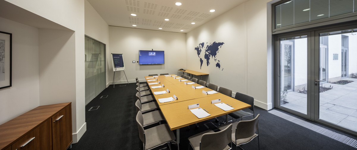 Modern seminar room at Saïd Business School, Oxford; ideal for meetings and presentations.