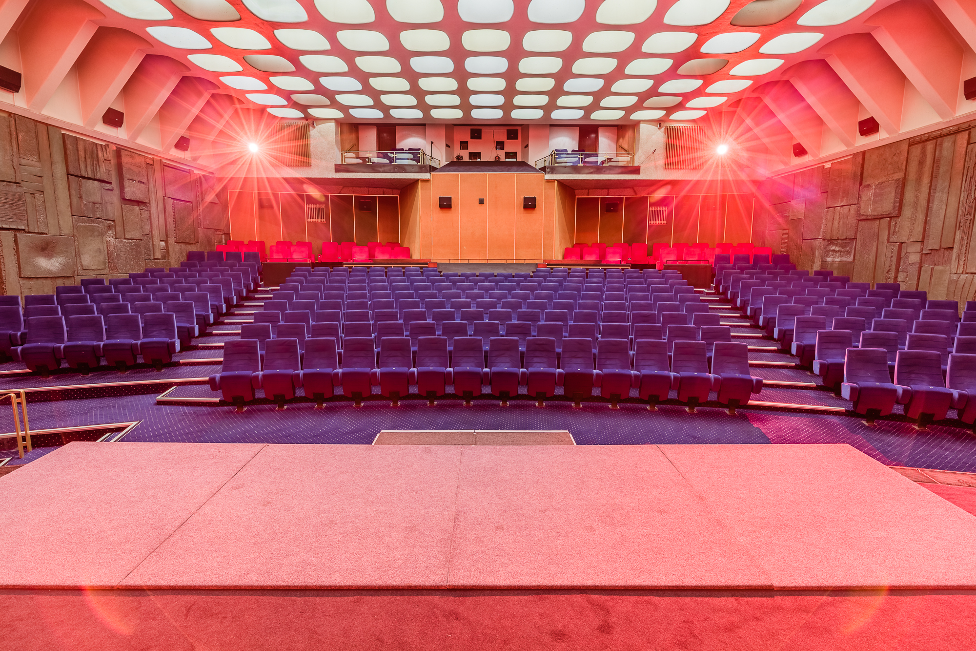 Screen One - 4qlc1r0vac2.jpg