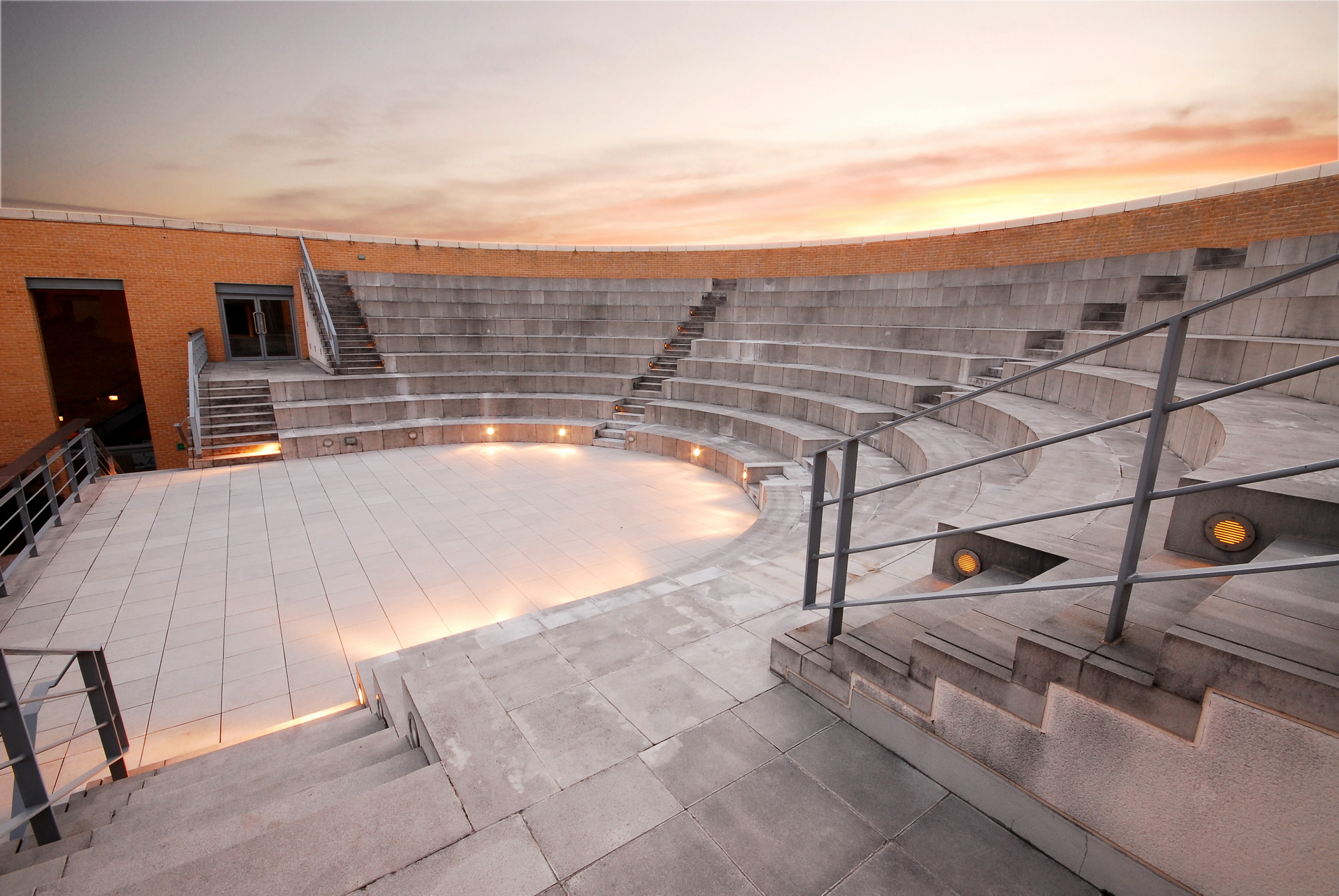 Pyramid Dining Room at Saïd Business School, modern amphitheater for events and presentations.