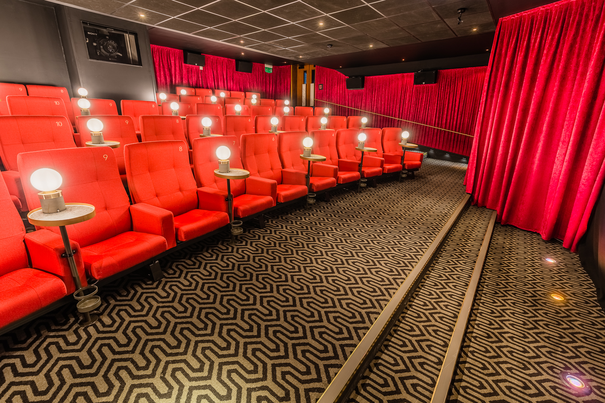 Screen Two - qgp3aqut0nu.jpg