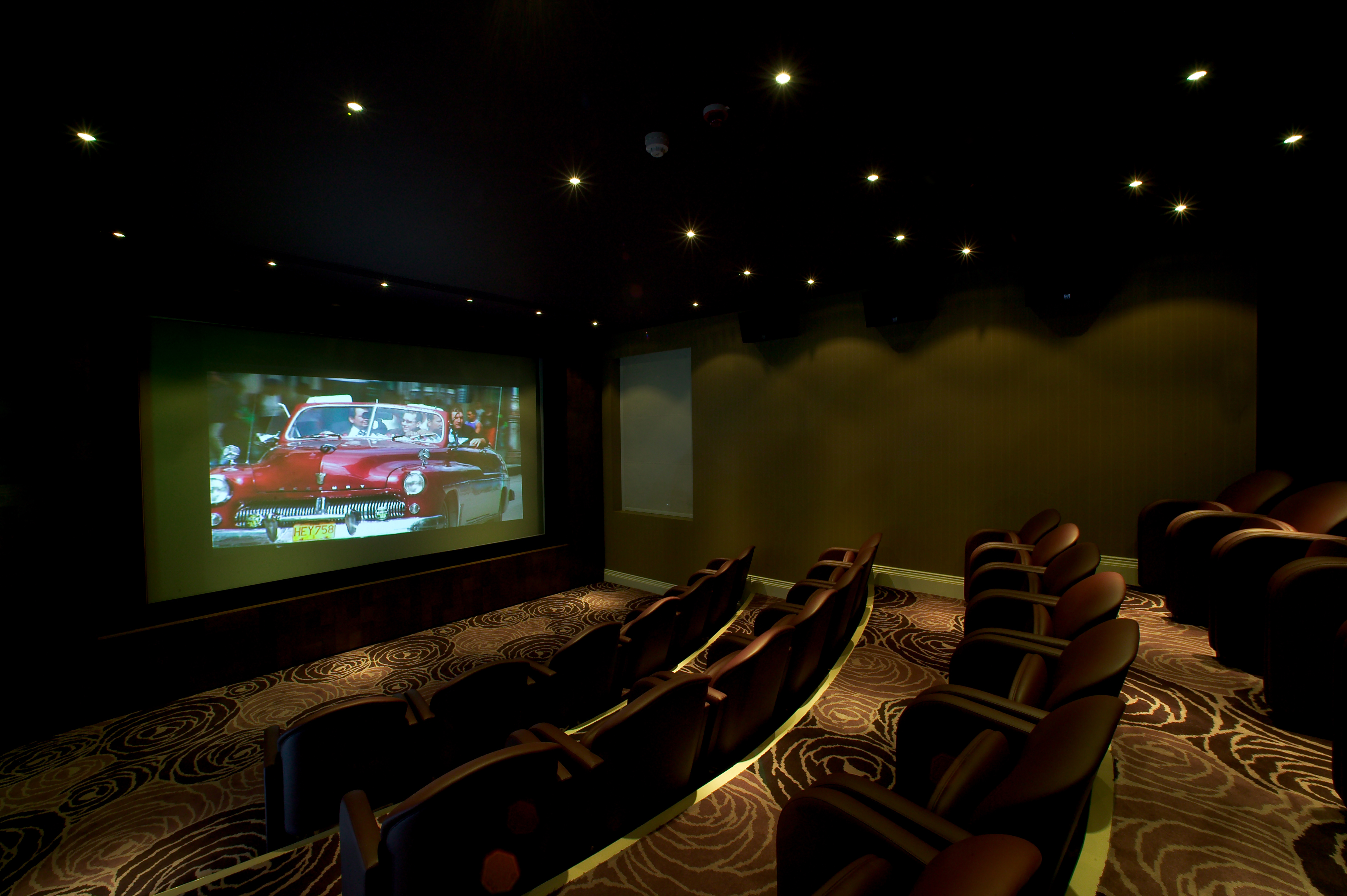 Upstage Mini Cinema at The Roseate, Reading: sleek screening room for private events.